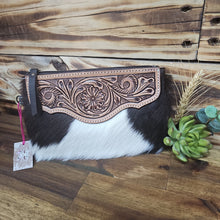 Load image into Gallery viewer, Hide & Leather Clutch