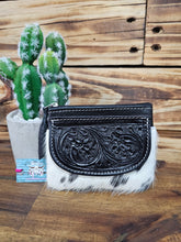 Load image into Gallery viewer, Leather & Hide Zip Coin Purse