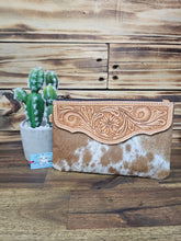 Load image into Gallery viewer, Hide & Leather Clutch