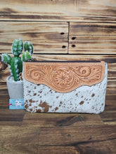 Load image into Gallery viewer, Hide & Leather Clutch