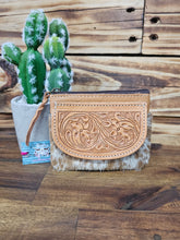 Load image into Gallery viewer, Leather & Hide Zip Coin Purse