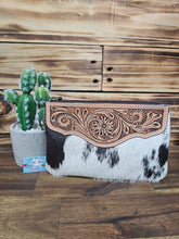 Load image into Gallery viewer, Hide & Leather Clutch