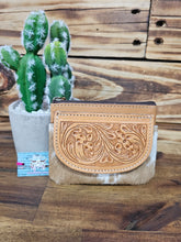 Load image into Gallery viewer, Leather & Hide Zip Coin Purse