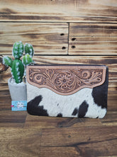 Load image into Gallery viewer, Hide & Leather Clutch