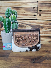 Load image into Gallery viewer, Leather & Hide Zip Coin Purse