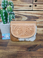 Load image into Gallery viewer, Leather & Hide Zip Coin Purse