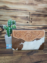 Load image into Gallery viewer, Hide & Leather Clutch
