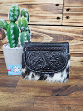 Load image into Gallery viewer, Leather & Hide Zip Coin Purse