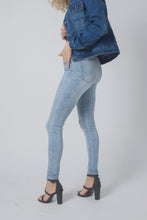Load image into Gallery viewer, Wakee Denim - Dallas Light Wash Skinnies
