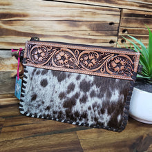 Load image into Gallery viewer, Leather &amp; Hide Crossbody Clutch
