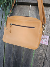 Load image into Gallery viewer, Hide &amp; Horse Tooled Handbag
