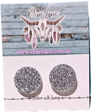 Load image into Gallery viewer, Circle Glitter Studs
