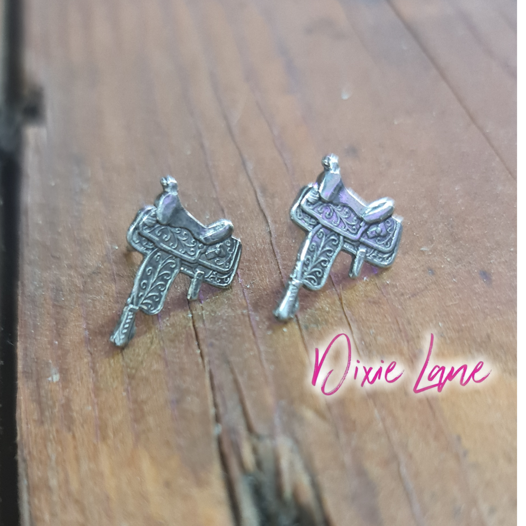 Saddle studs
